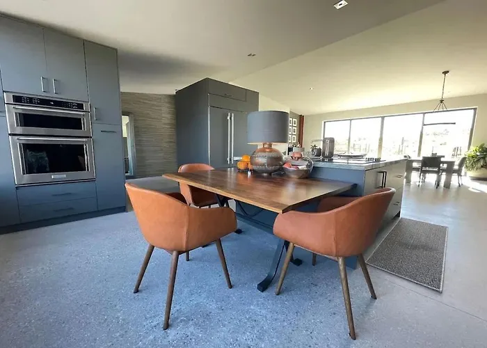 Holiday home Paradise Canyon-private Event Venue-estate 1&3
