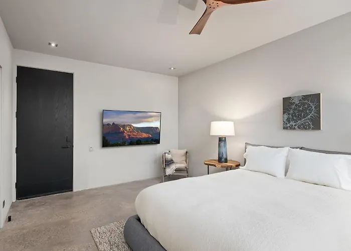 Holiday home Paradise Canyon-private Event Venue-estate 1&3